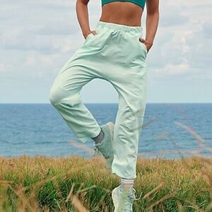 FP Movement Small Pants Hot Shot Pants pockets 95% cotton in mint green harem